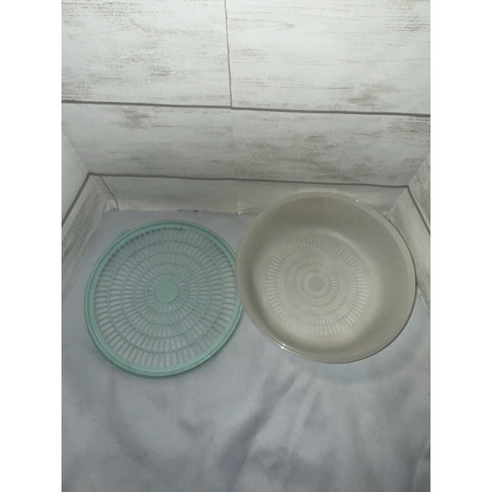 Vintage Tupperware Fruit & Berry 2 Cup Strainer Colander Bowl & Lid 10" - Picture 5 of 5